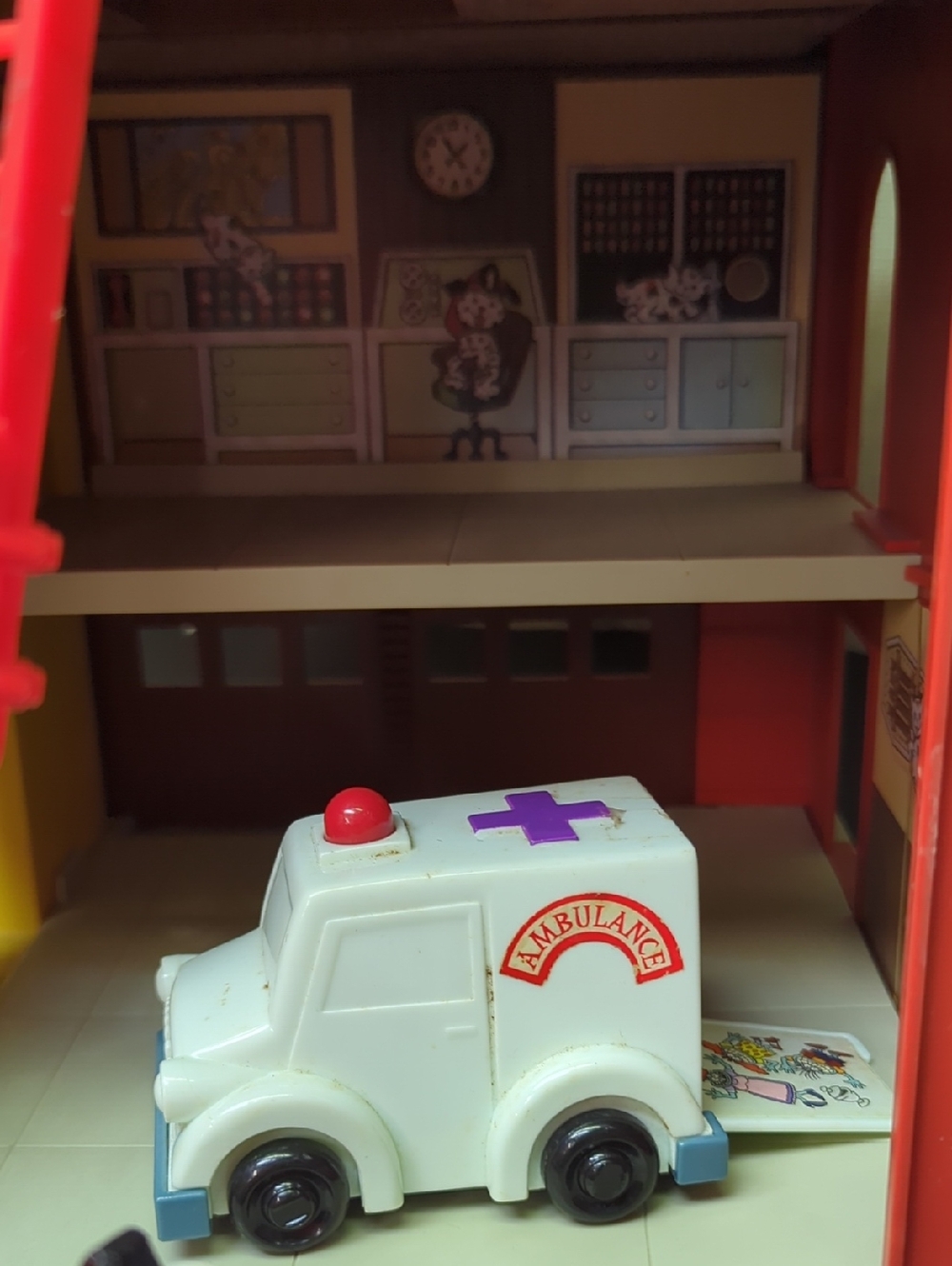1979 VINTAGE WORKING FISHER PRICE PLAY FAMILY FIRE STATION #928 w/accessories - Picture 6 of 16